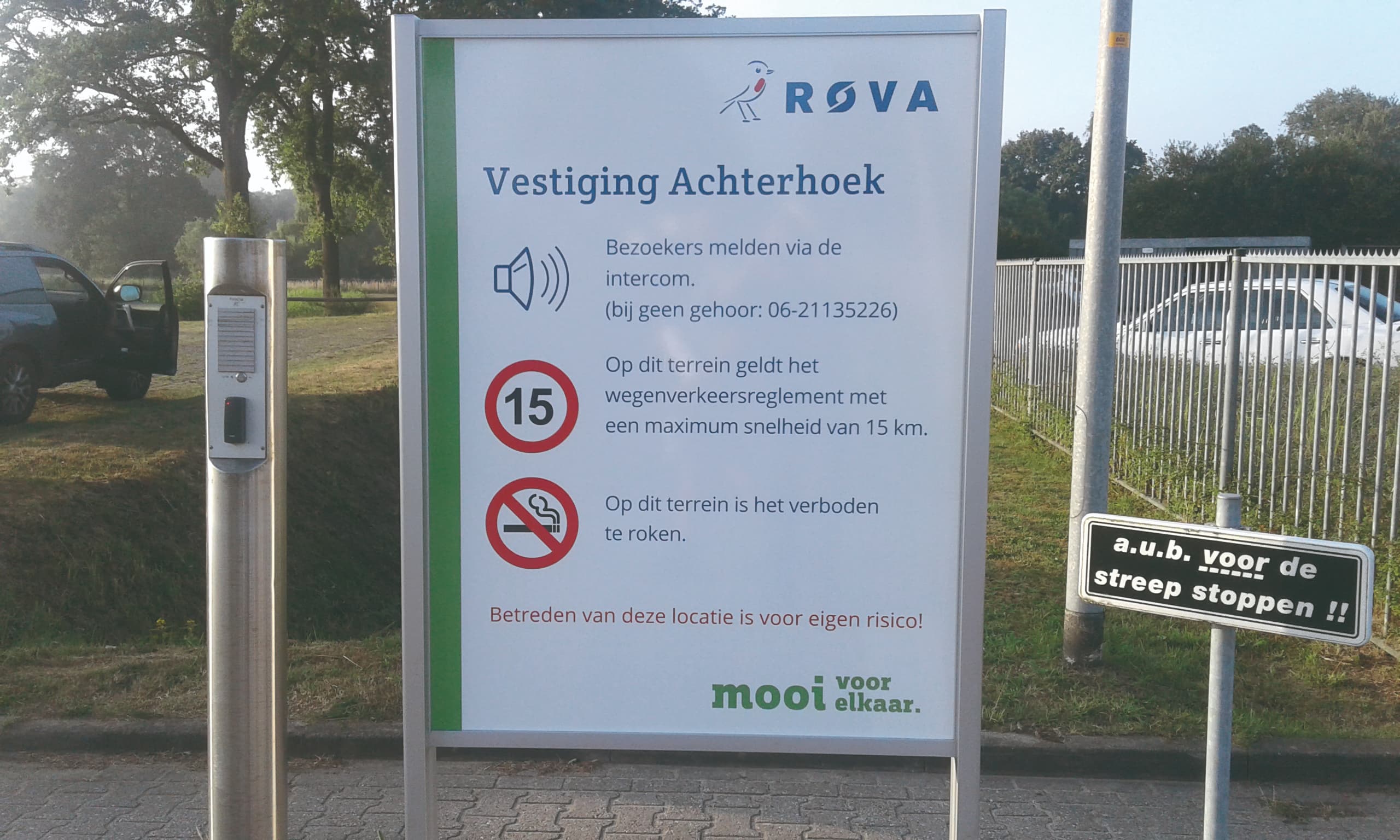 Buitenreclame in de vorm van een projectbord